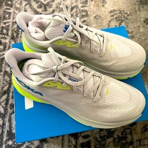 SOLD ---🚫--- NEW HOKA CLIFTON 9 -